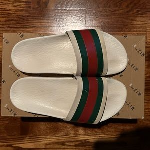Gucci Pursuit 72 White Red Green Pool Slides Size 8 Mens Used ( FREE SHIPPING )